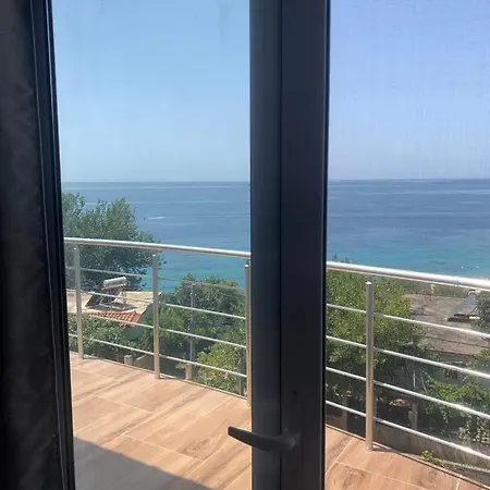 Alket Apartment